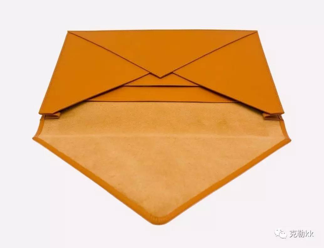 手里拿包怎么有腔调 (怎样拿手拿包)