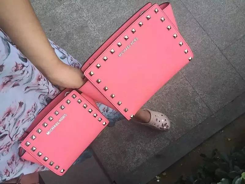 时髦又轻盈特别适合夏天的包包,告别土气包包