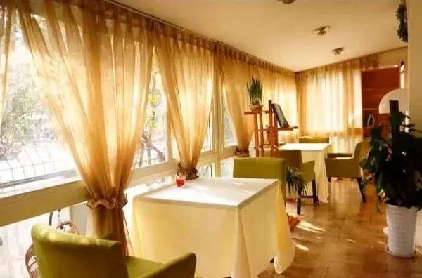 成都丽思卡尔顿西餐厅,成都旋转西餐厅