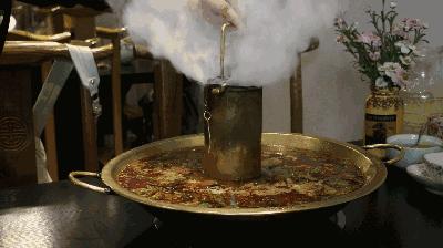 一不谨慎美成自拍圣地！说这是吃火锅的谁信？