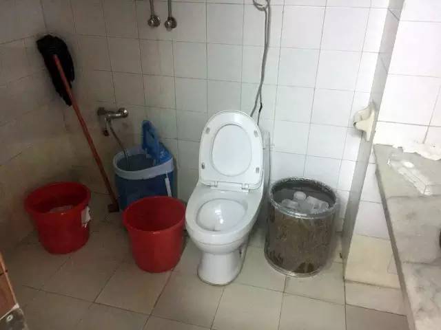 你造吗｜“名牌运动鞋”只值30“高端化妆品”厕所里灌的！这些网购爆款你还在买吗？