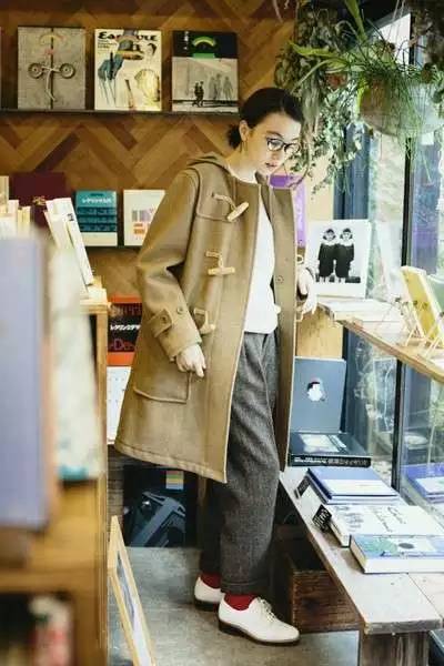 人见人爱！这个BOY风少女有点cool！