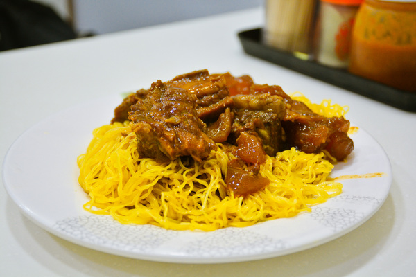 再一次香港｜带着老妈去看花花世界，佐敦觅食，中环闲逛，维港夜游，探索迪士尼的童话天地！