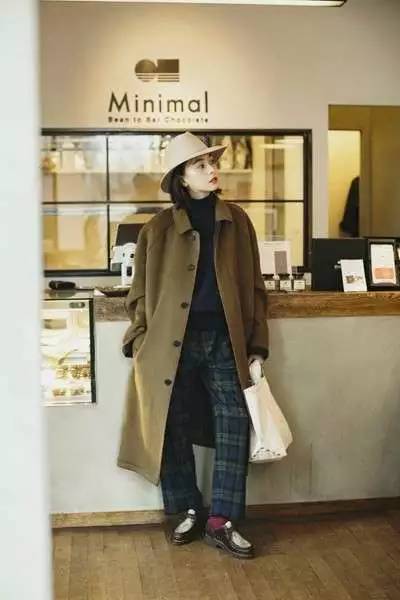 人见人爱！这个BOY风少女有点cool！