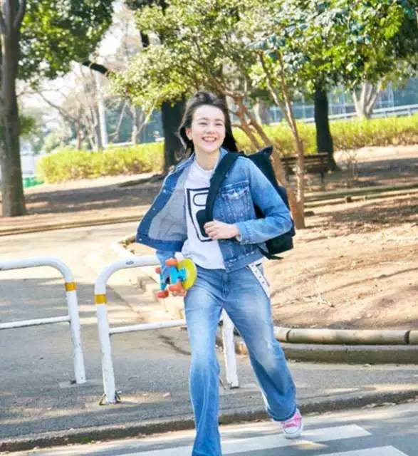 人见人爱！这个BOY风少女有点cool！