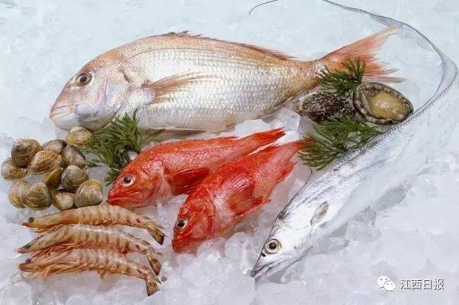 吃螃蟹谨慎食物中毒,吃螃蟹全身红肿