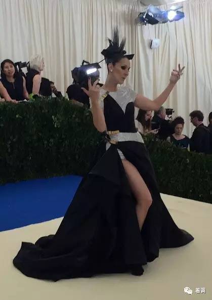 韩寒画韩红什么意思,韩寒韩红画画