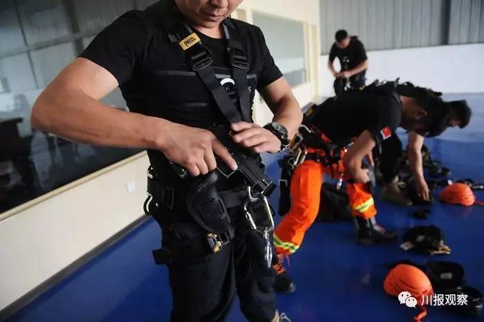 帅炸！五一小长假成都警方空中巡逻，川观君坐直升机亲历空中安保