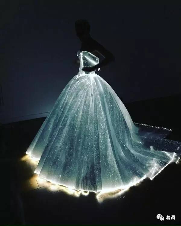 韩寒画韩红什么意思,韩寒韩红画画