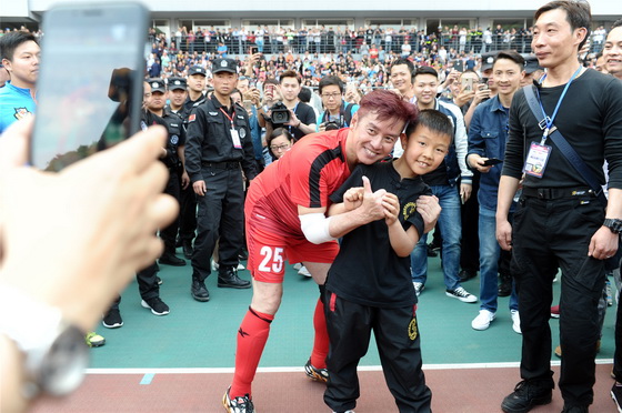 谭咏麟领衔香港明星足球队,谭咏麟香港足球队