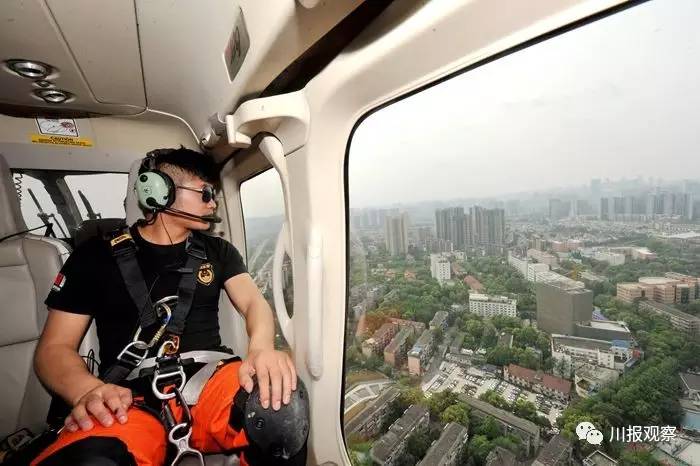帅炸！五一小长假成都警方空中巡逻，川观君坐直升机亲历空中安保