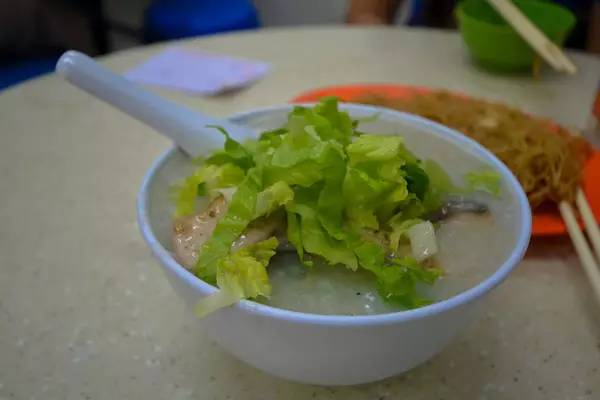 再一次香港｜带着老妈去看花花世界，佐敦觅食，中环闲逛，维港夜游，探索迪士尼的童话天地！