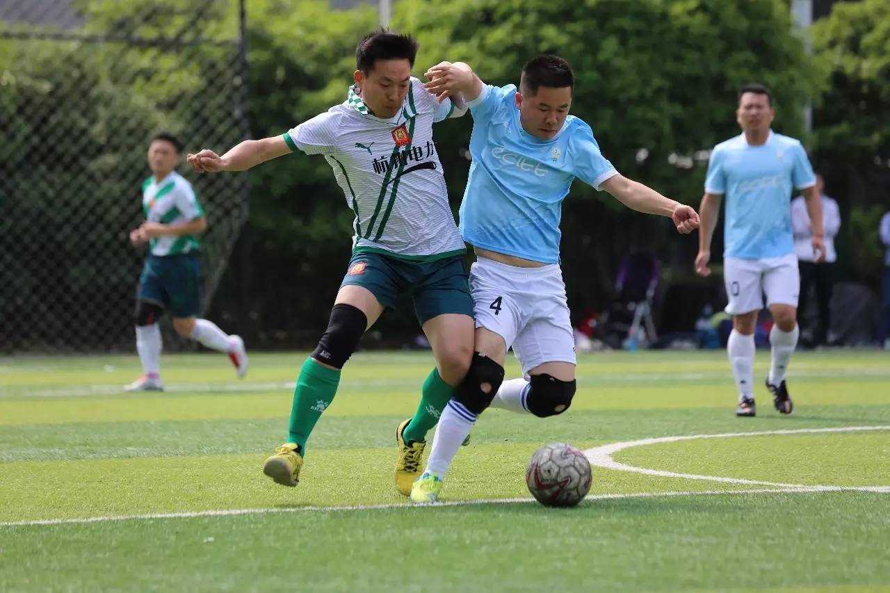 他们上演了一场杭州版实况足球，用爱搭起希望的桥梁！