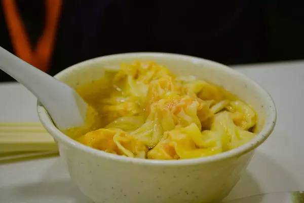 再一次香港｜带着老妈去看花花世界，佐敦觅食，中环闲逛，维港夜游，探索迪士尼的童话天地！