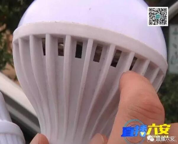 不用电的灯泡有水就能亮真假,搞怪灯泡