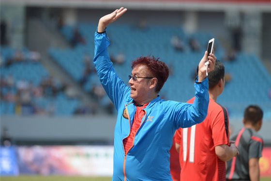 谭咏麟领衔香港明星足球队,谭咏麟香港足球队