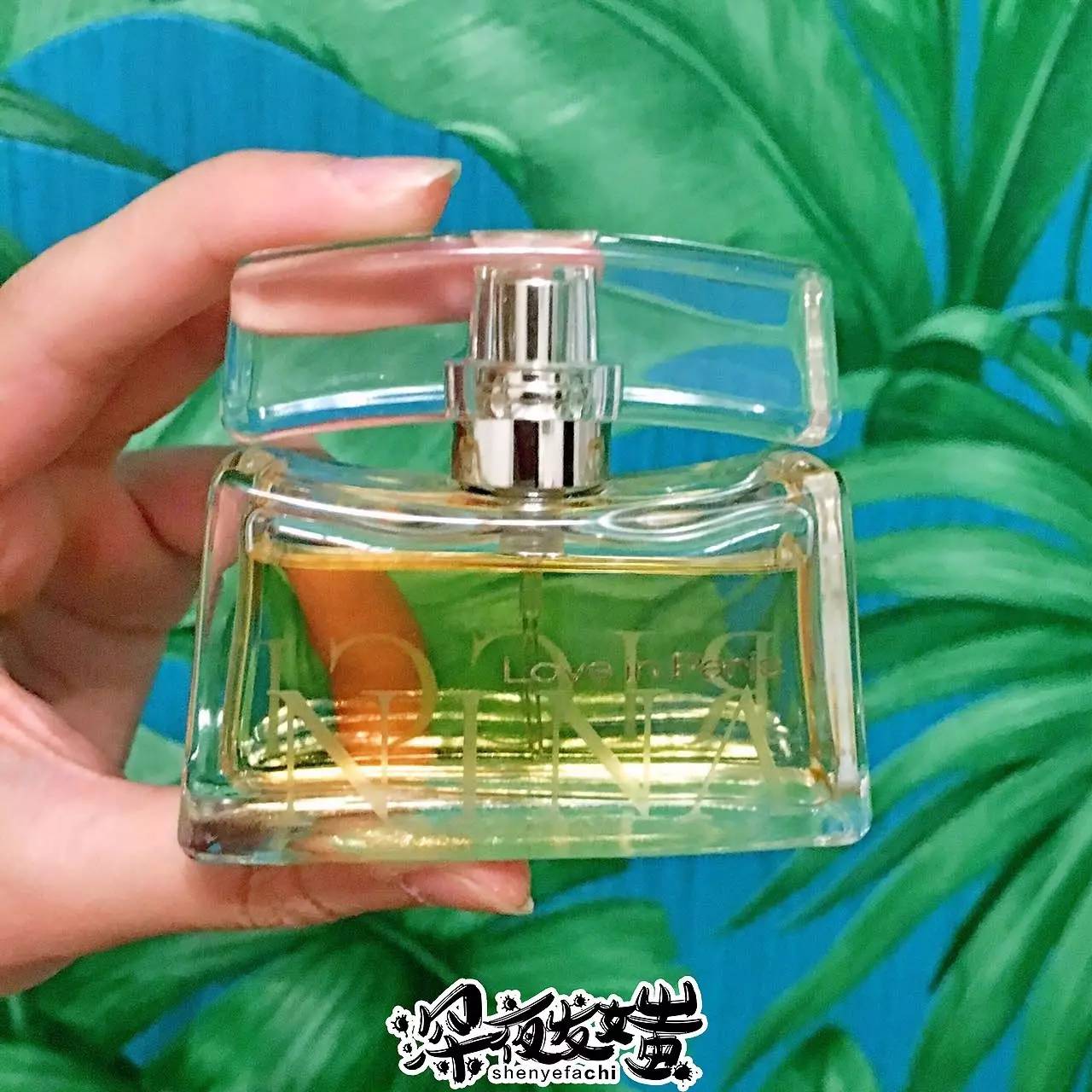 为什么买的香水味道一样的,为什么别人买的香水那么好闻