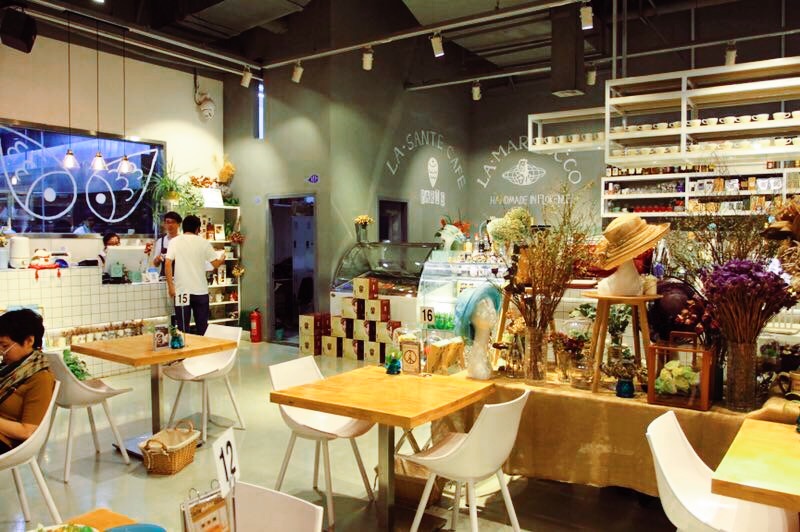 BLUFISH｜他在天津造了这座蓝色的饕餮城堡，只为把青梅竹马的她从巴黎追回来