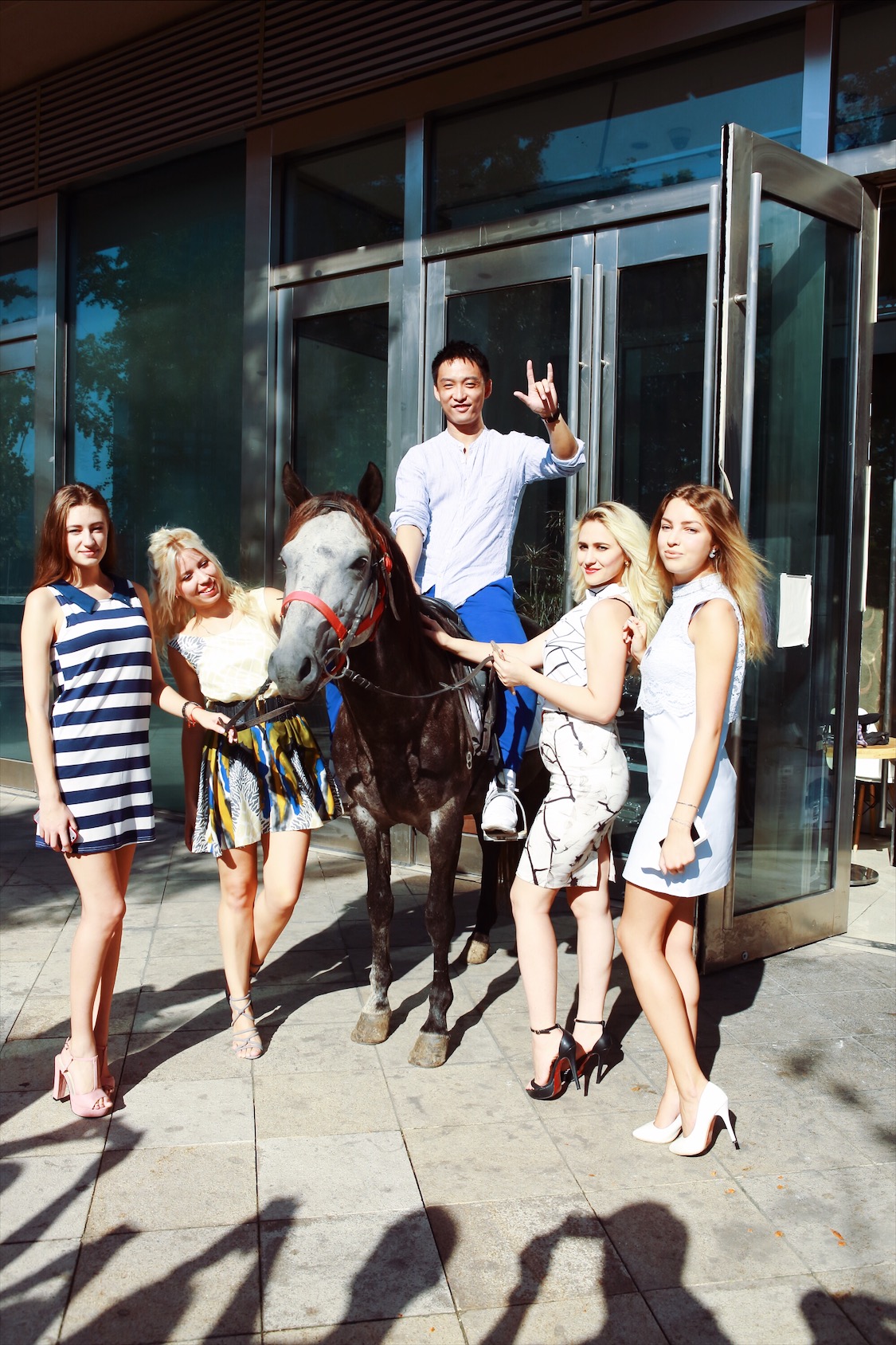 BLUFISH｜他在天津造了这座蓝色的饕餮城堡，只为把青梅竹马的她从巴黎追回来