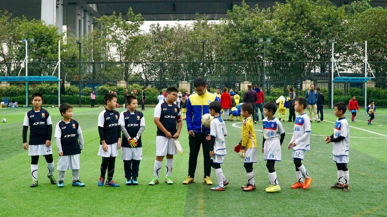 四岁孩子足球训练教程,四年级足球实战教学