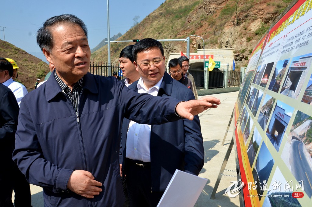 心系交通情牵乌蒙——交通运输部*党**组书记杨传堂赴我市调研侧记