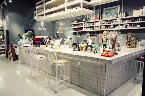 BLUFISH｜他在天津造了这座蓝色的饕餮城堡，只为把青梅竹马的她从巴黎追回来