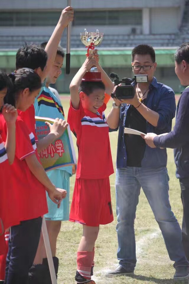 徐家沟小学足球队,力压群雄足球