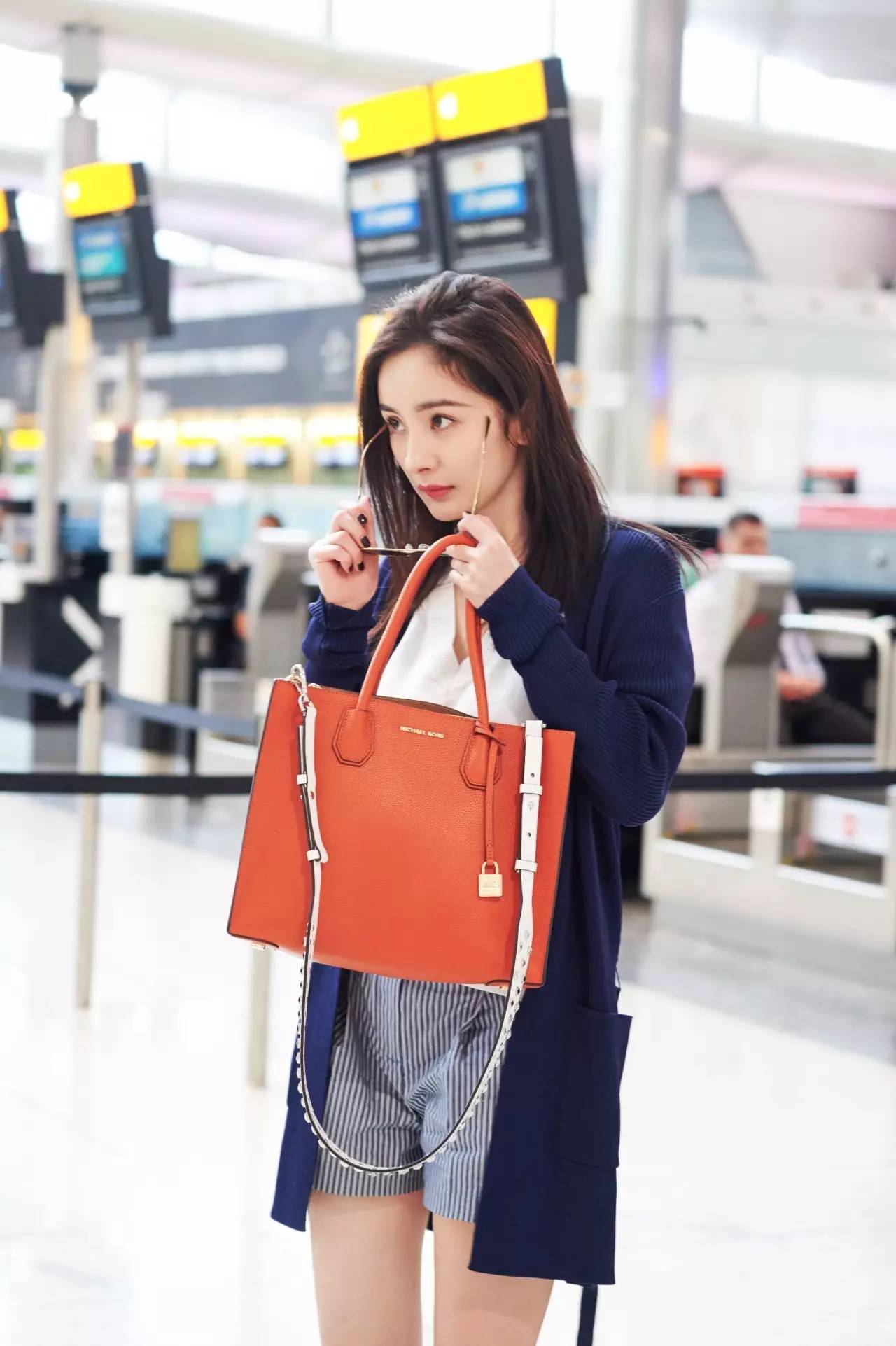 杨幂metgala红毯万寿牡丹现场,杨幂上红毯