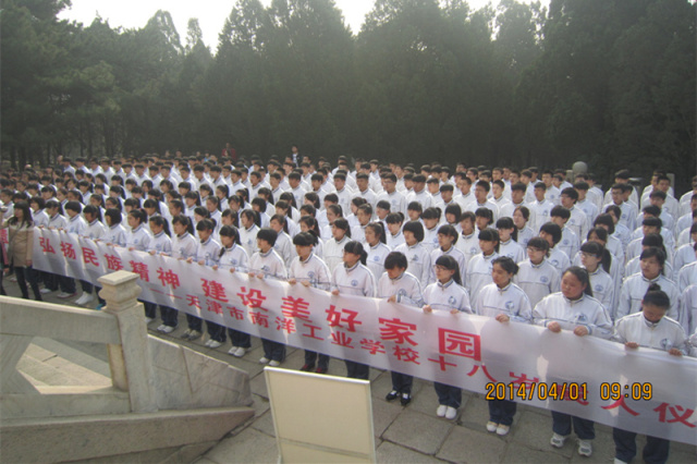 关注小美直播,关注小美头条号