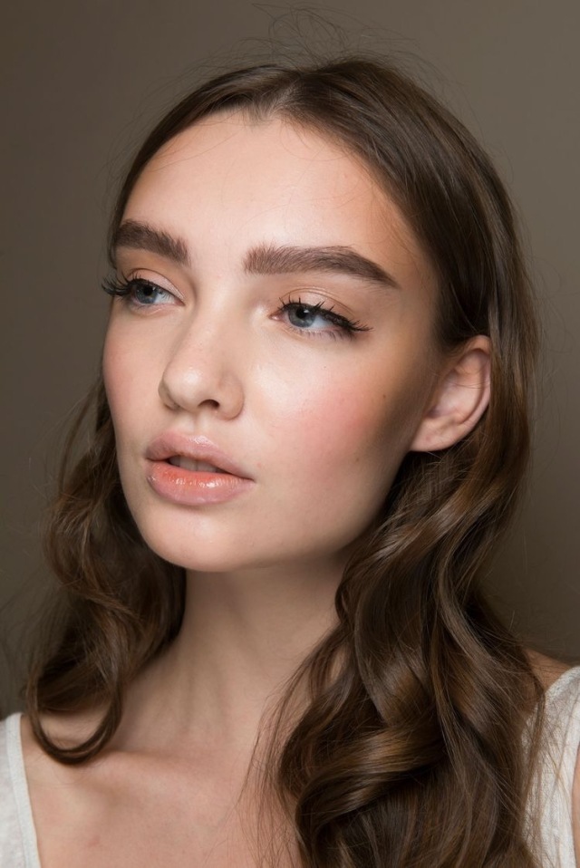 景甜唐嫣的落肩外套助你慵懒过冬 (景甜清冷富贵花妆容)