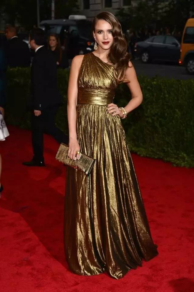 杨幂metgala红毯万寿牡丹现场,杨幂上红毯