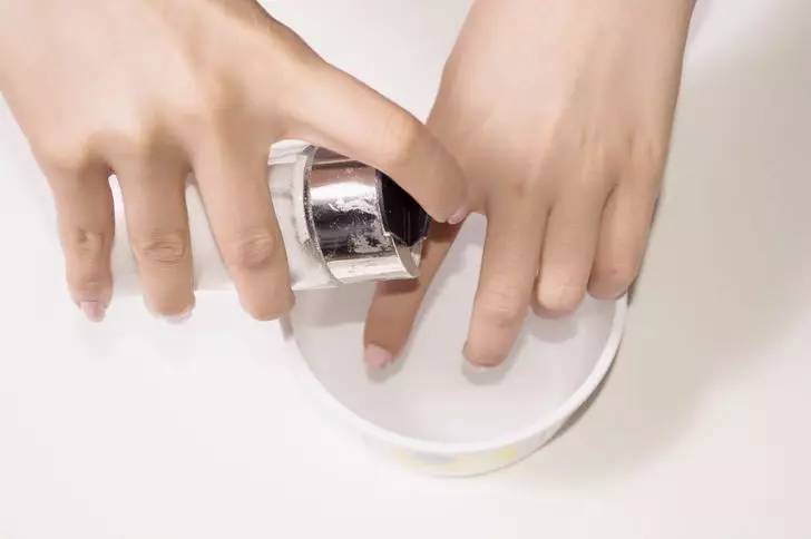 指甲从根部断裂去除断甲,指甲断裂在家自己怎么修补