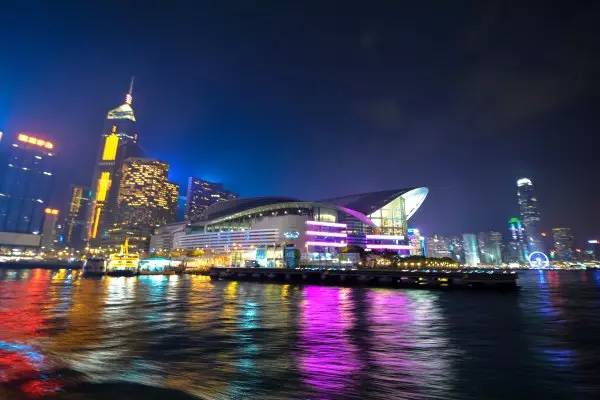 再一次香港｜带着老妈去看花花世界，佐敦觅食，中环闲逛，维港夜游，探索迪士尼的童话天地！