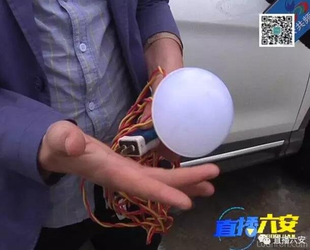 不用电的灯泡有水就能亮真假,搞怪灯泡