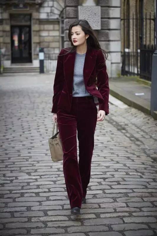 西装+T恤=时髦帅气又有女人味