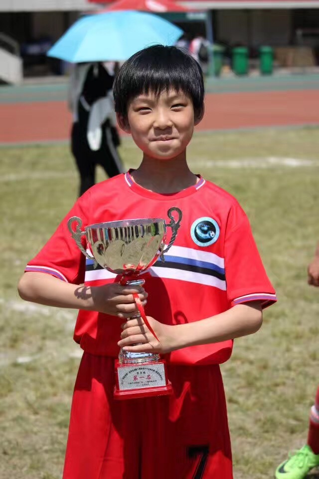 徐家沟小学足球队,力压群雄足球