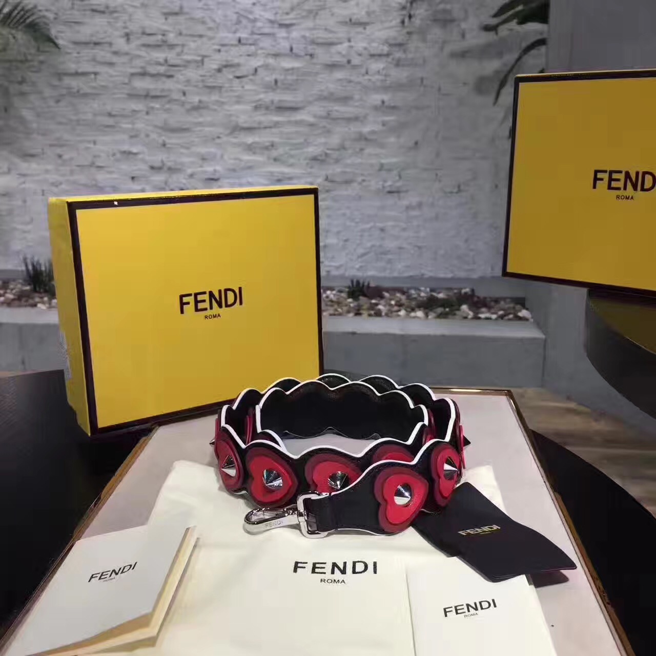 fendi包包最新款,fendi包的经典款