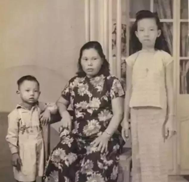 jimmychoo属于什么档次,jimmychoo春夏品牌发布会