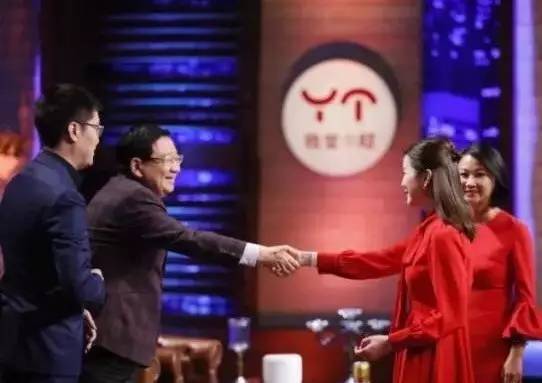 她是《中国式相亲》里最具争议的女嘉宾，逆龄的美貌是福还是祸？