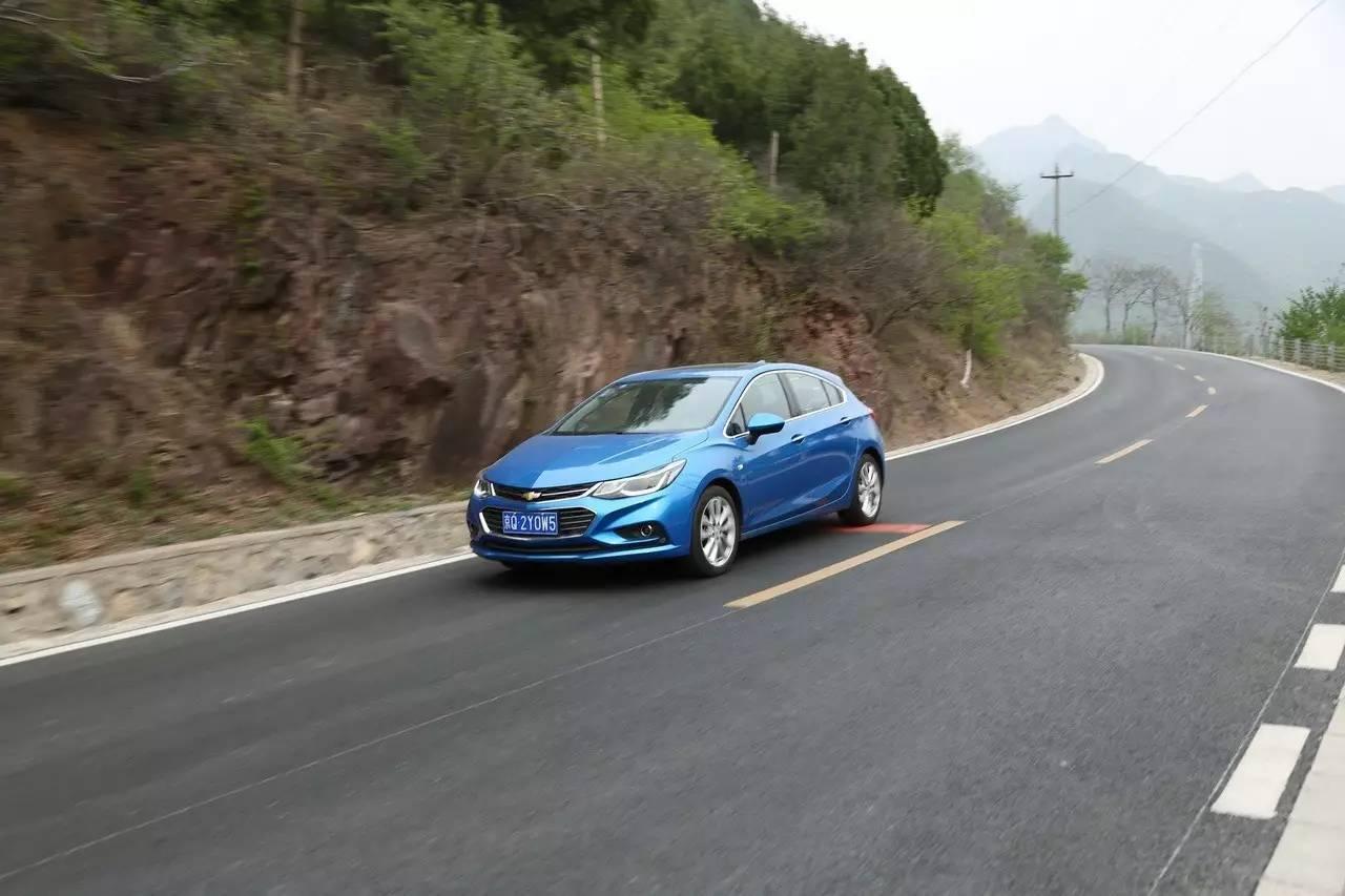 国外科鲁兹两厢掀背版试驾,二手科鲁兹两厢掀背最新用车感受