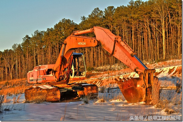 三一七五挖掘机更换安全阀芯视频,挖掘机更换主阀有哪些要关注的