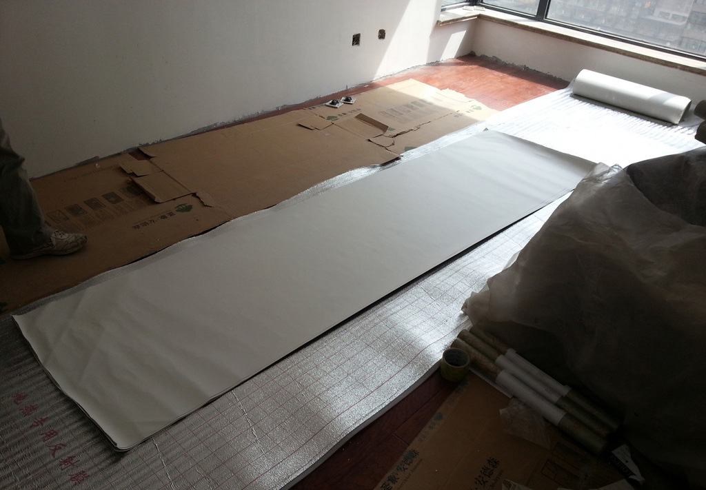 新手自己贴墙纸,贴墙纸遇到墙空鼓怎么办