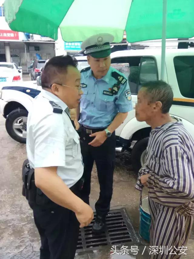 突降暴雨交警蜀黍都在忙些啥,天降暴雨交警视频