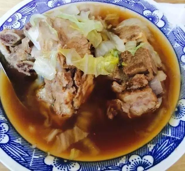 青岛好吃不贵的美食,青岛排名第一排骨米饭