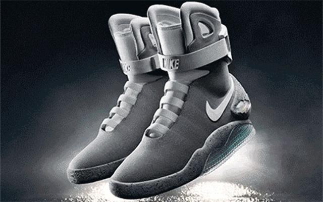 便捷式系鞋带球鞋,自动系鞋带的nike球鞋