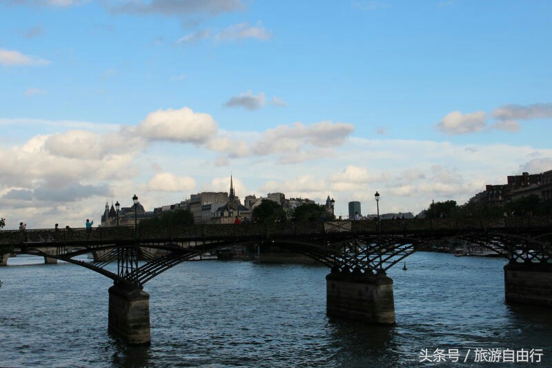 法国巴黎的著名景点和风土人情 (法国巴黎有哪些著名的旅游景点)