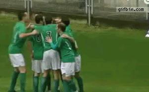 足球十大搞笑进球动图,足球搞笑庆祝动作gif
