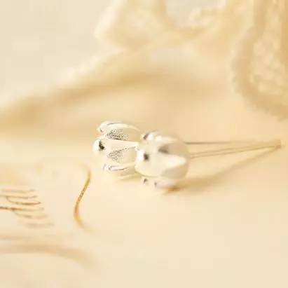 休闲衣服配什么耳钉好看,樱桃耳钉适合搭配什么上衣