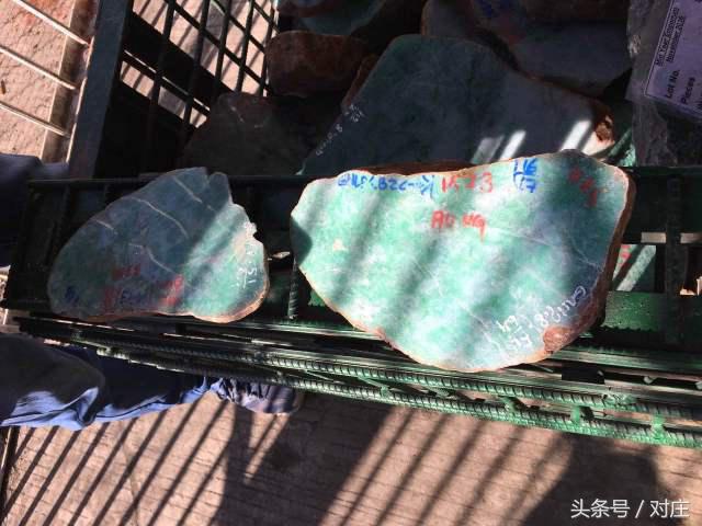 缅甸玉手镯63圈口,缅甸翡翠原石公盘竞价视频