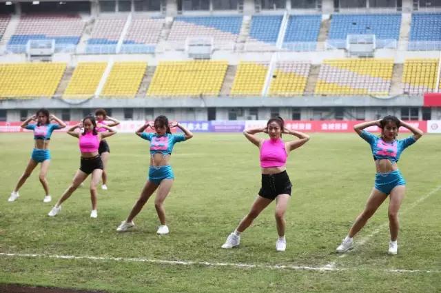 大雨挡不住的红色激情！全株洲人关注的顶级比赛嗨翻体育中心！